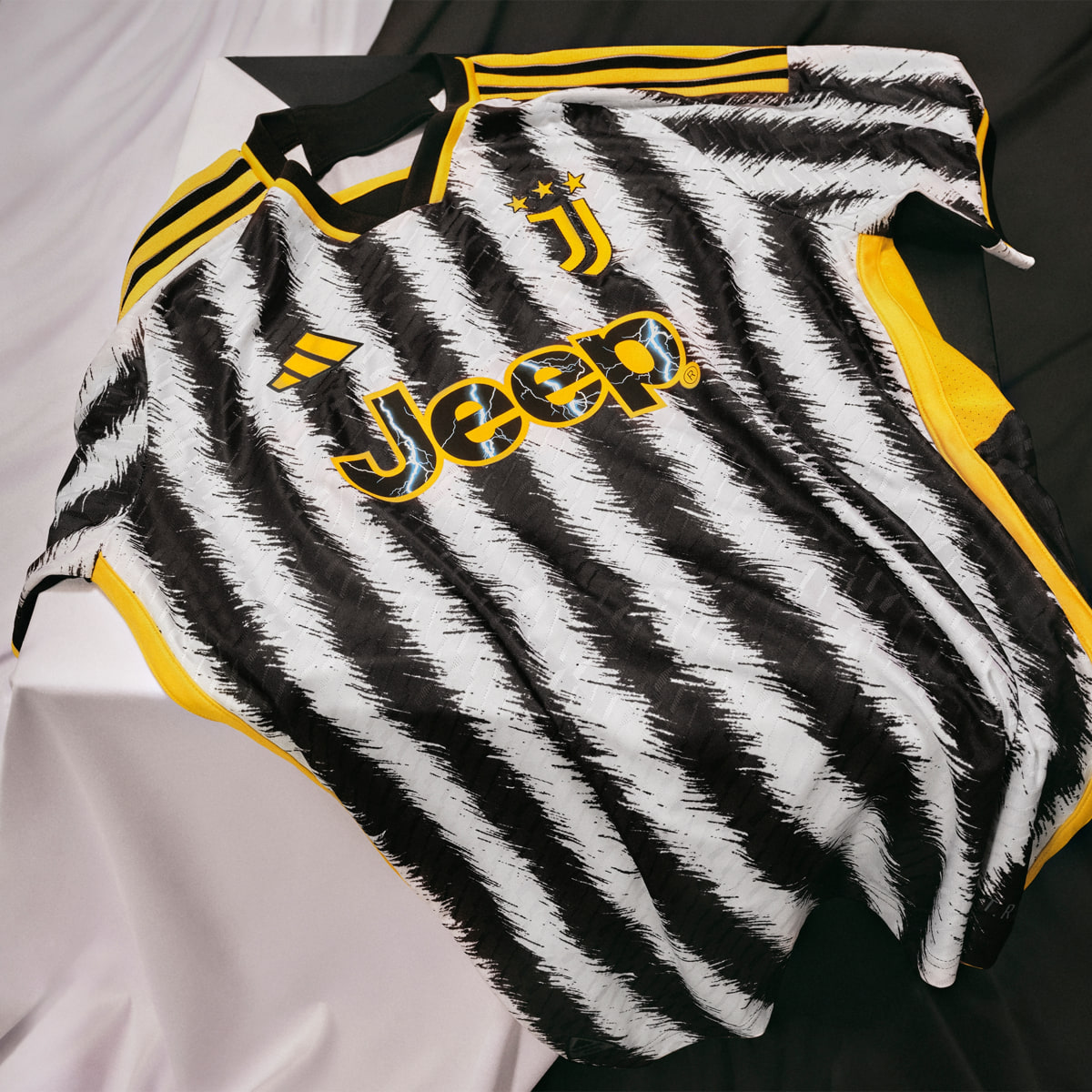 Adidas Juventus 23/24 Home Authentic Jersey. 15