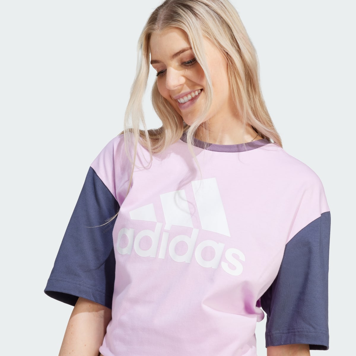 Adidas Playera Essentials Boyfriend Logo Grande. 6