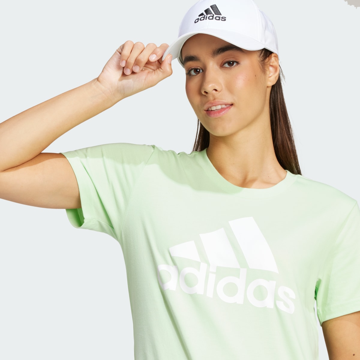 Adidas Playera LOUNGEWEAR Essentials Logo. 6