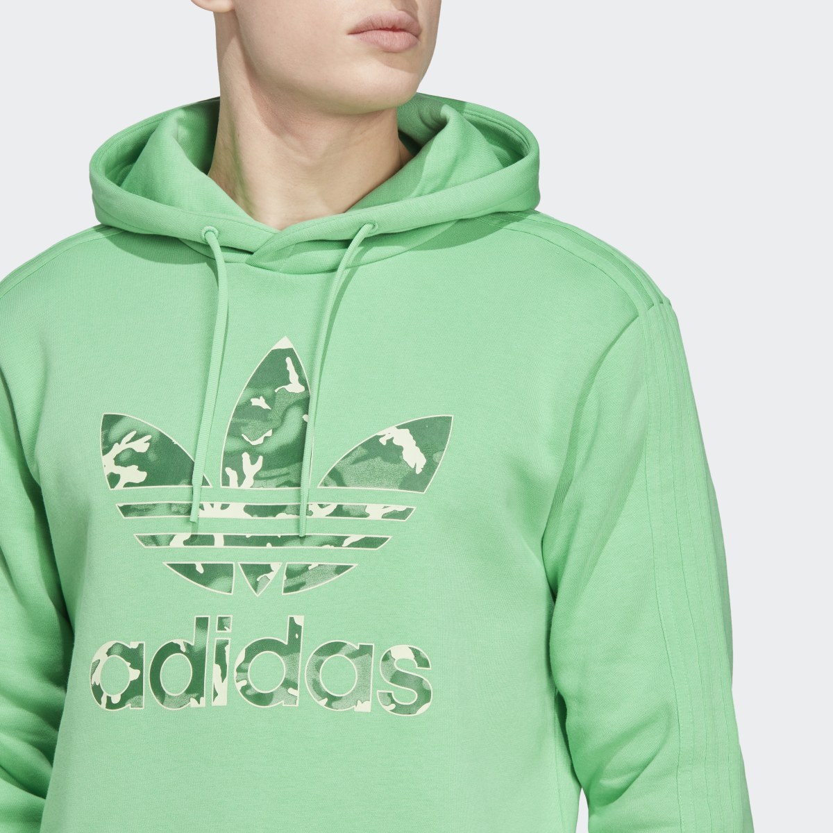 Adidas Sweat-shirt à capuche graphique à imprimé camouflage. 7