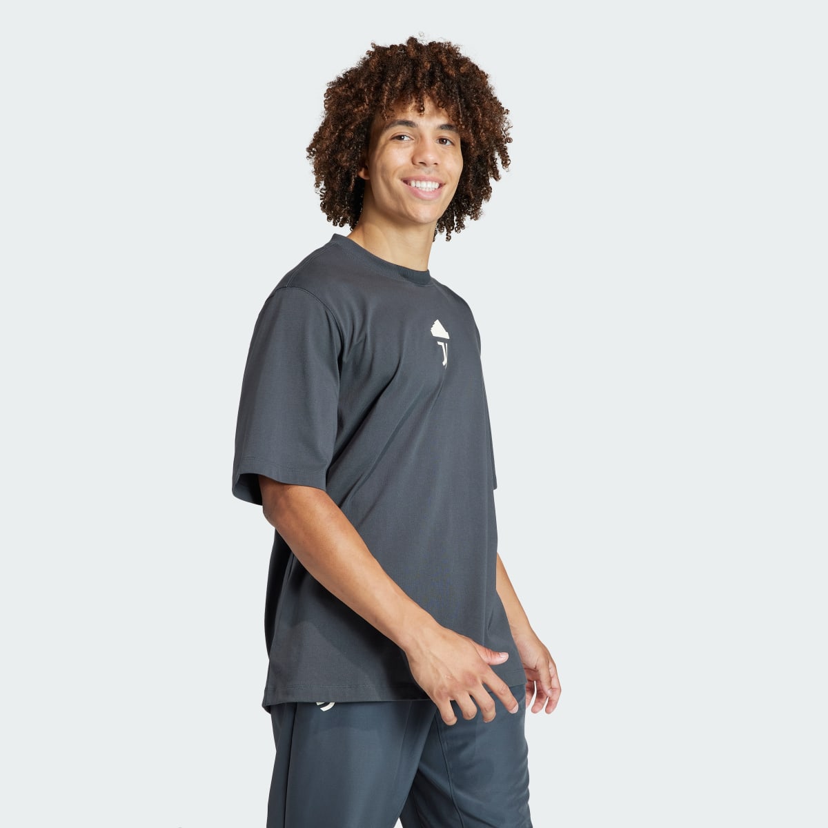 Adidas Juventus LFSTLR Oversized Tee. 4