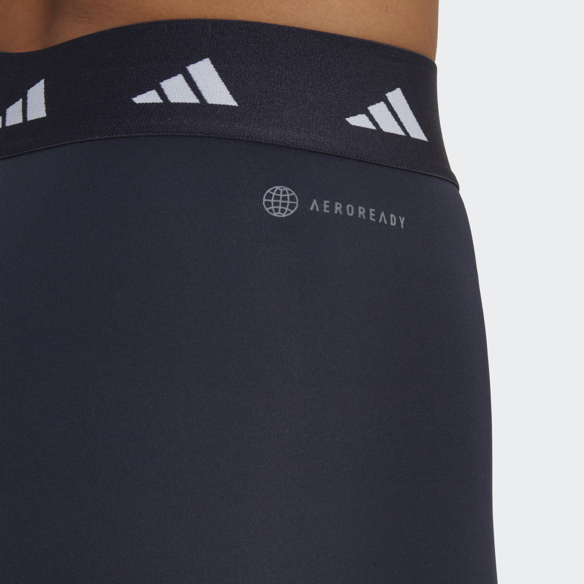 Adidas Techfit kurze Leggings. 7