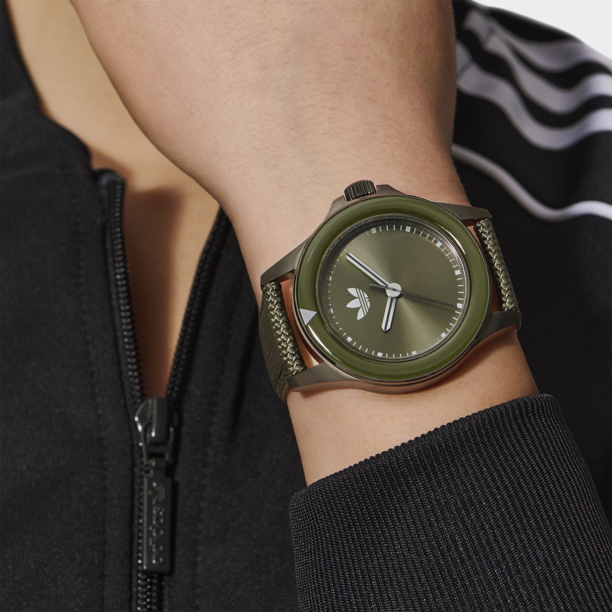 Adidas Montre Expression One. 7