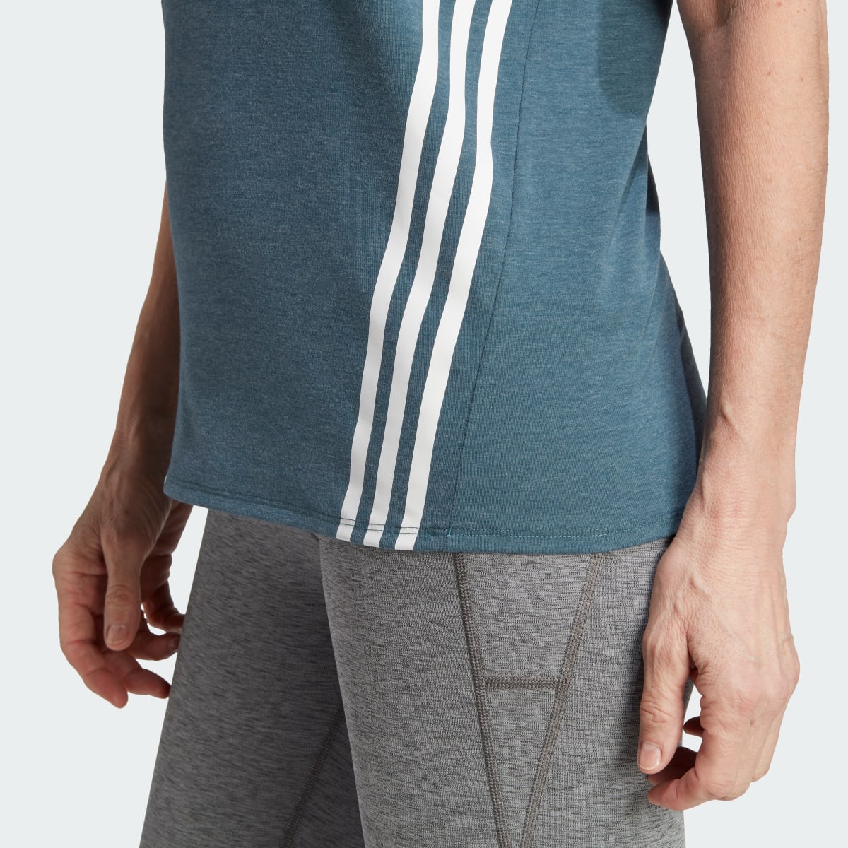 Adidas T-shirt Train Icons 3-Stripes. 6