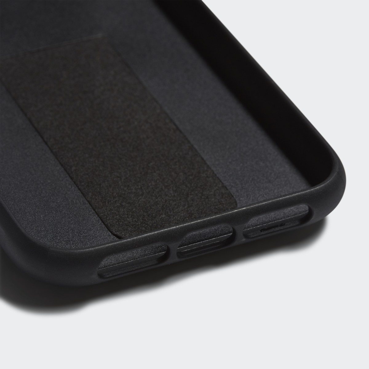 Adidas Grip Case iPhone 11. 4
