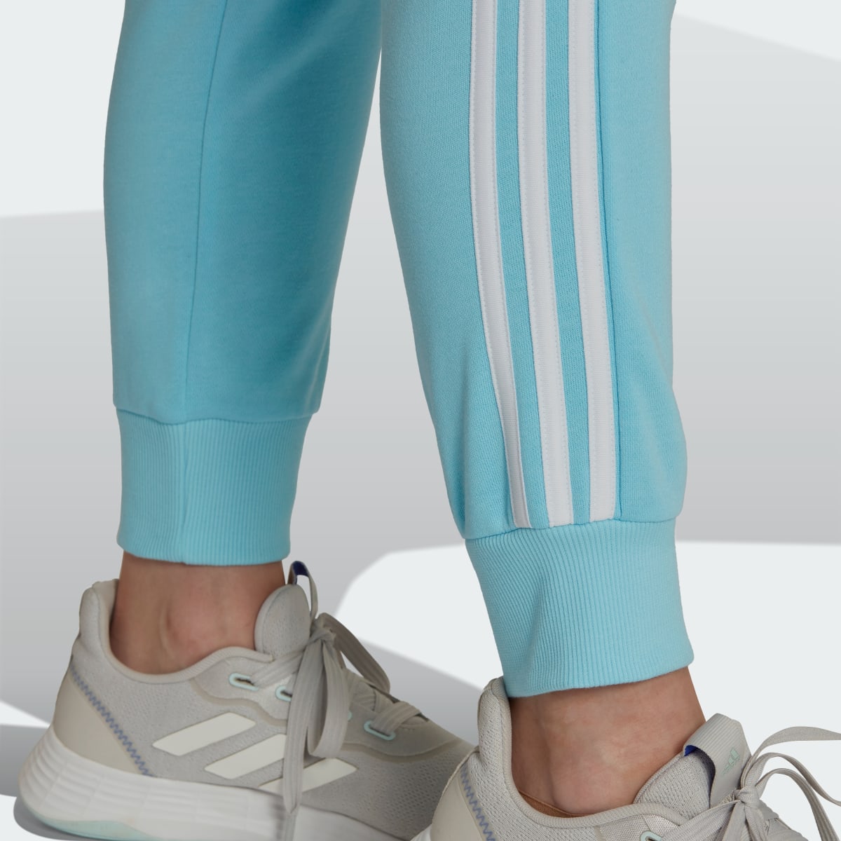 Adidas Pantalón Essentials French Terry 3 bandas. 6