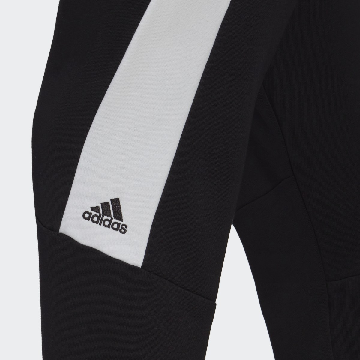 Adidas Future Icons Embroidered Badge of Sport Hose. 5