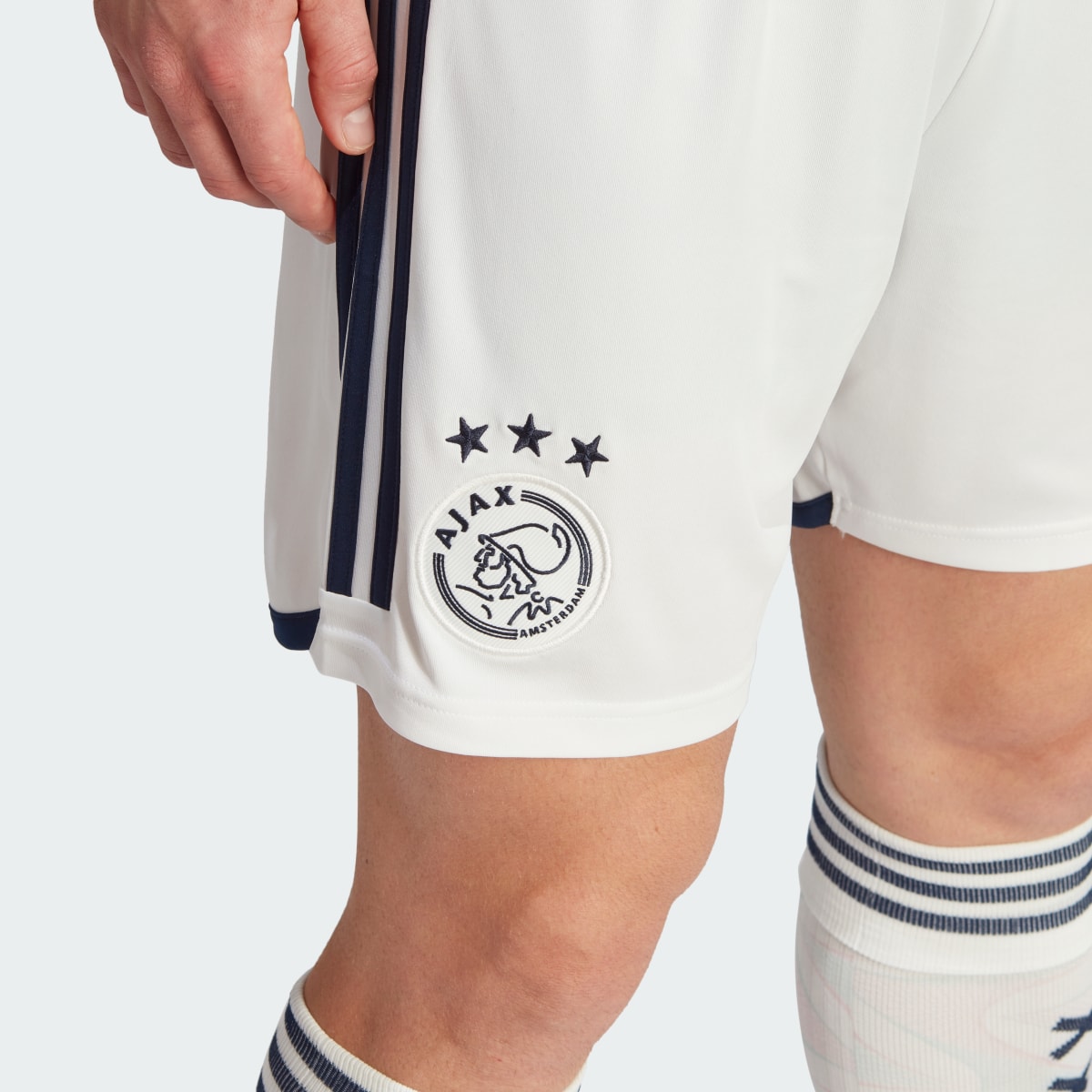 Adidas Ajax 23/24 Auswärtsshorts. 5