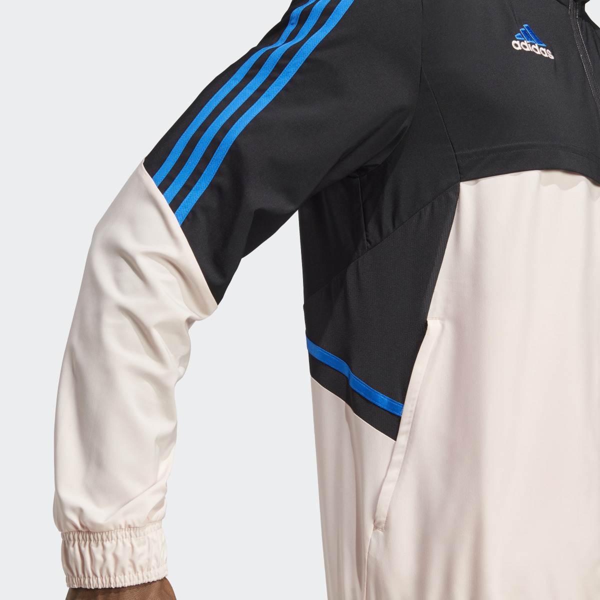 Adidas Manchester United Condivo 22 Präsentationsjacke. 9