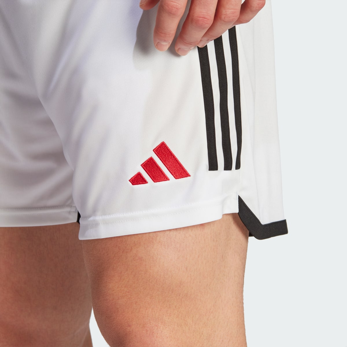 Adidas Pantalón corto primera equipación Manchester United 23/24. 5