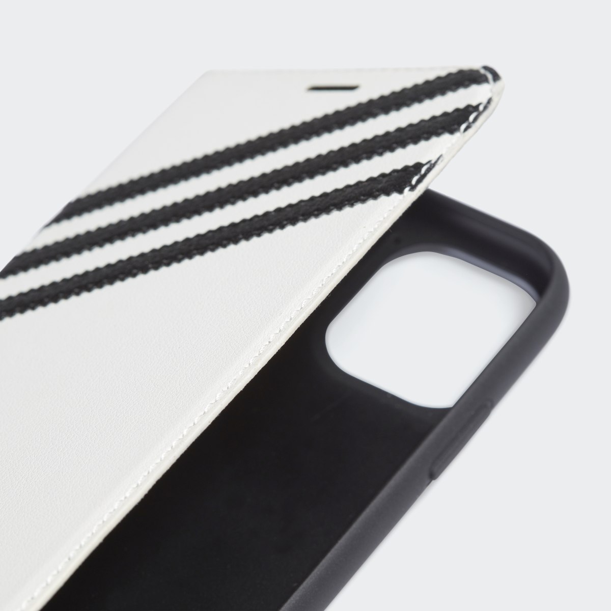 Adidas Capa Booklet Samba – iPhone de 6,1 polegadas de 2019. 6