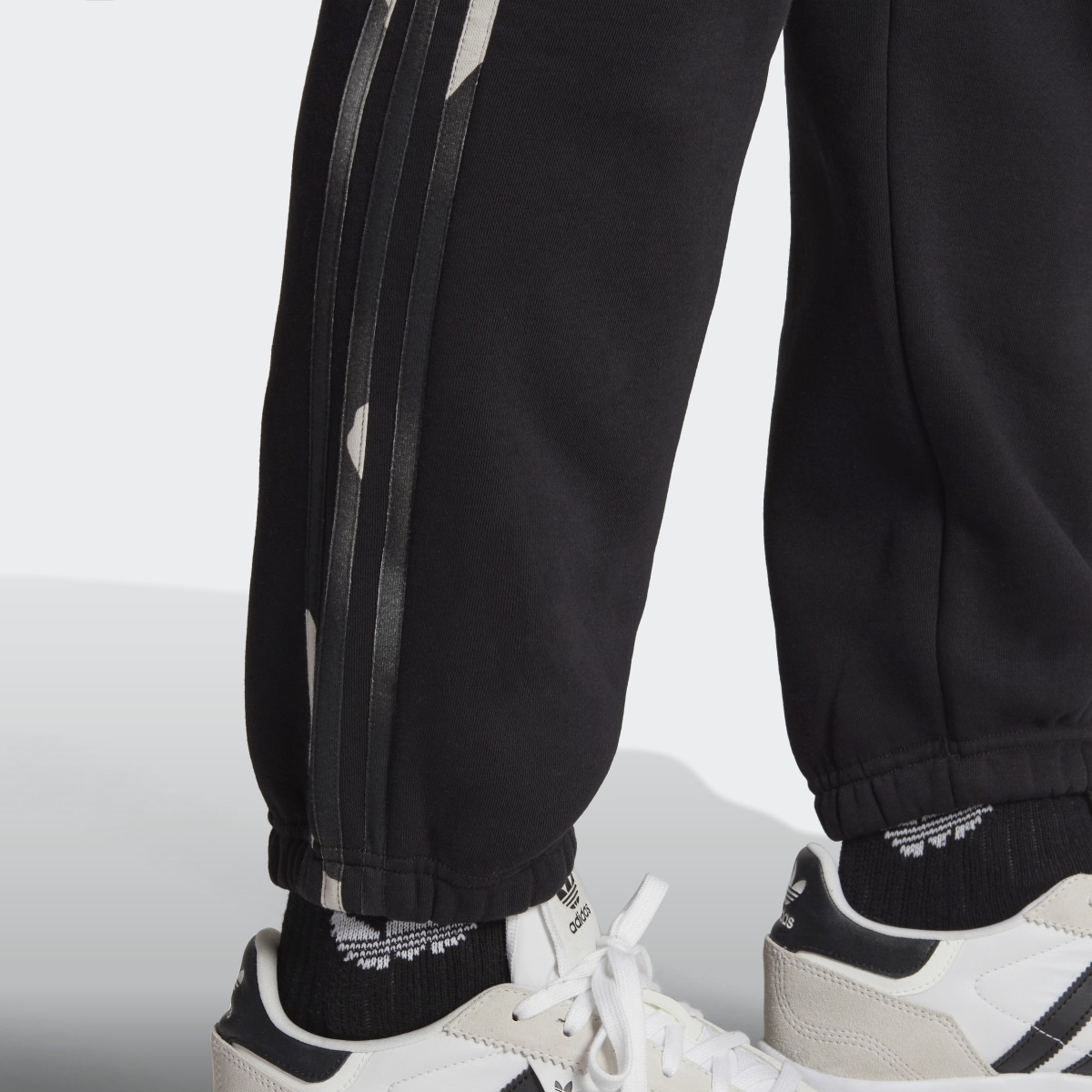 Adidas Graphics Camo Sweat Pants. 6