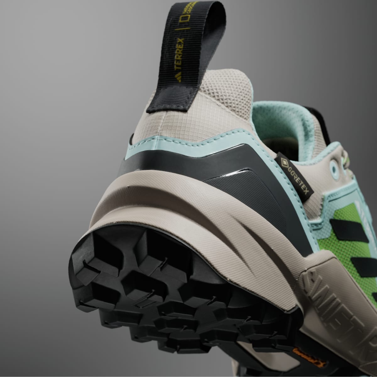 Adidas Terrex Swift R3 GORE-TEX Yürüyüş Ayakkabısı. 4