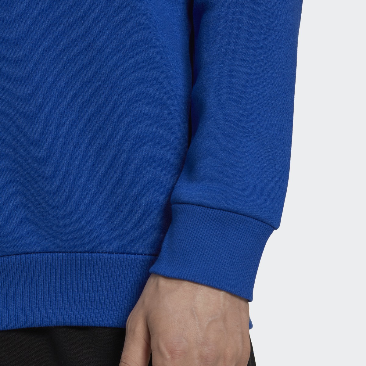 Adidas Sweatshirt Essentials. 7