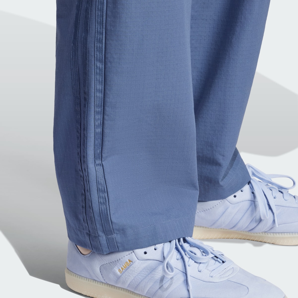 Adidas Pantalón Premium Essentials+ Cargo. 6