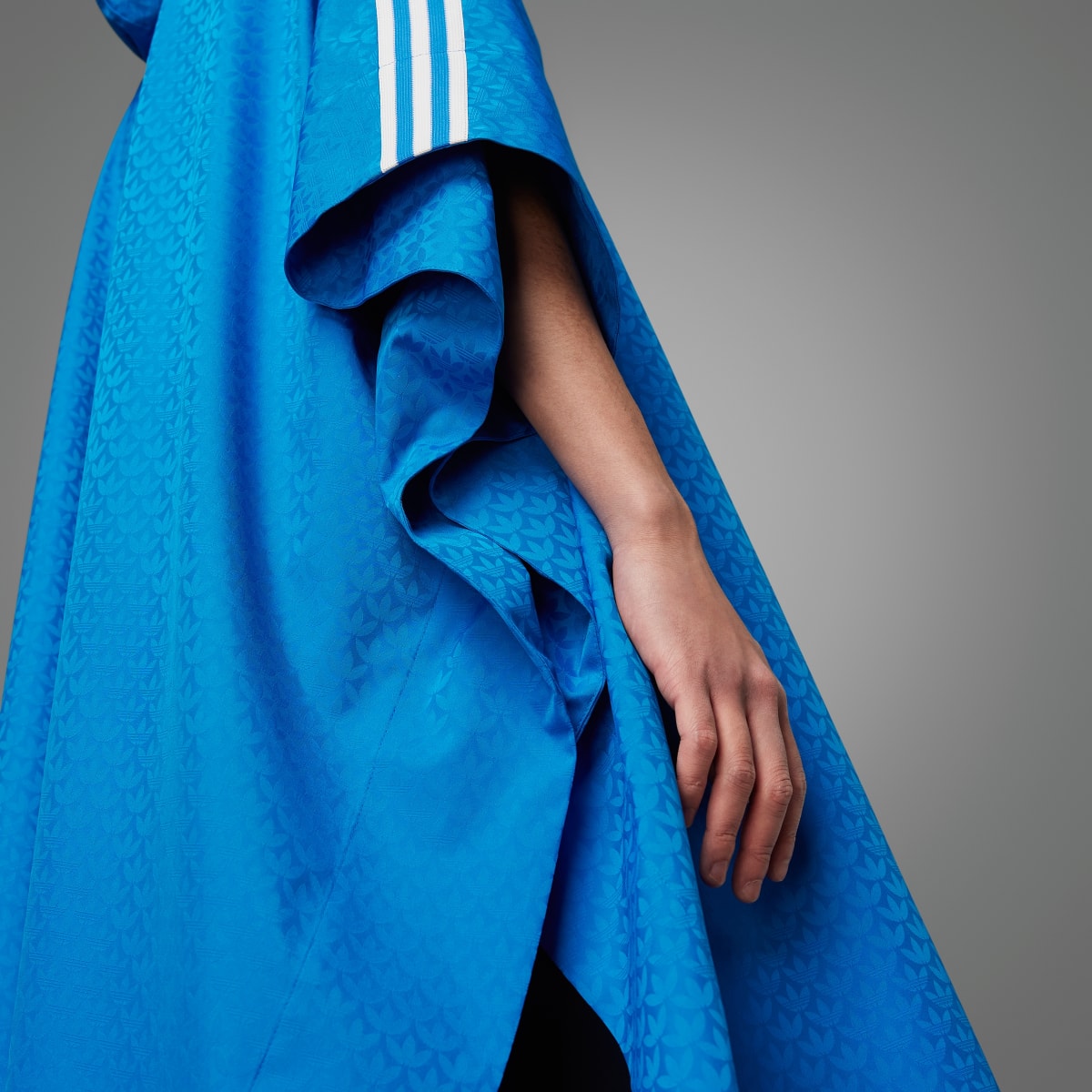 Adidas Adicolor 70s Monogram Poncho. 7 Adidas Adicolor 70s Monogram Poncho. 7