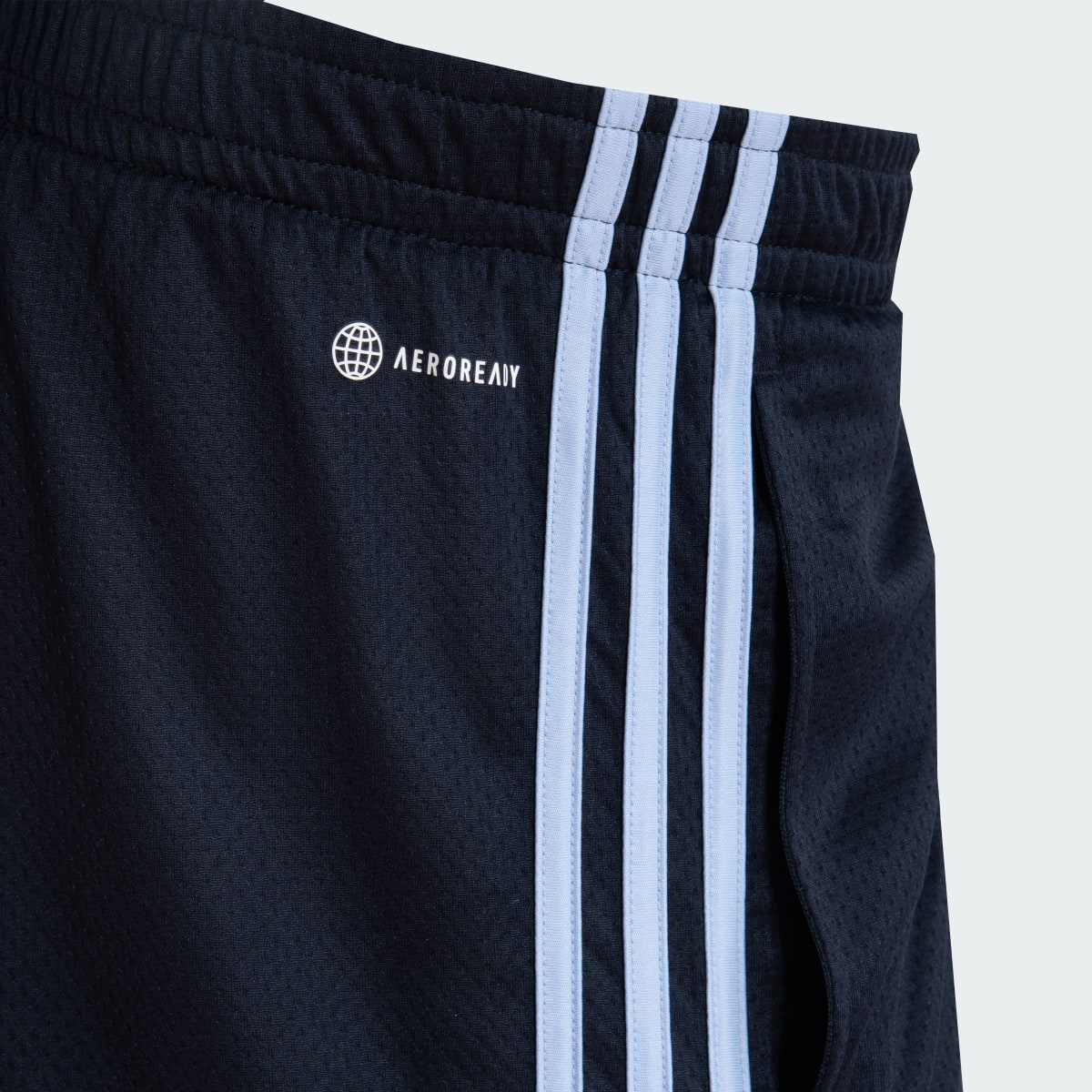 Adidas Shorts Tejidos adidas 3 Franjas AEROREADY. 4