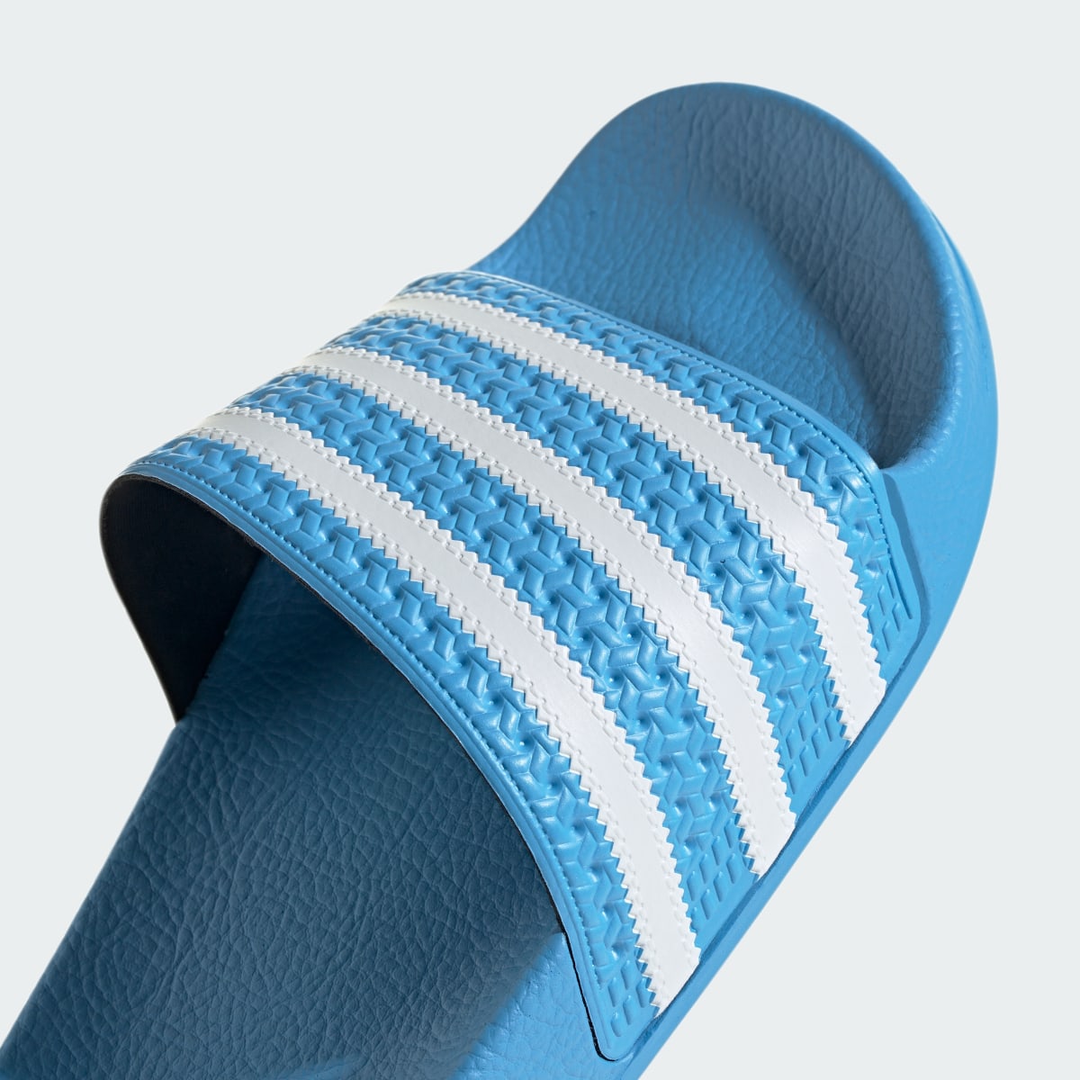 Adidas adilette. 10