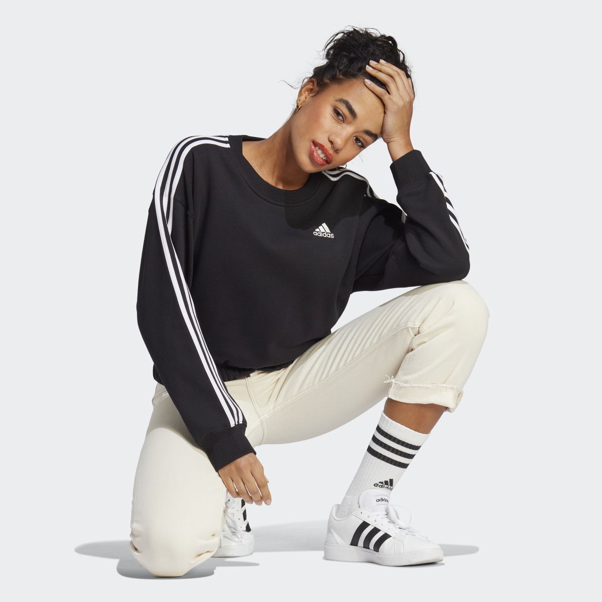 Adidas Essentials 3-Streifen Crop Sweatshirt. 4