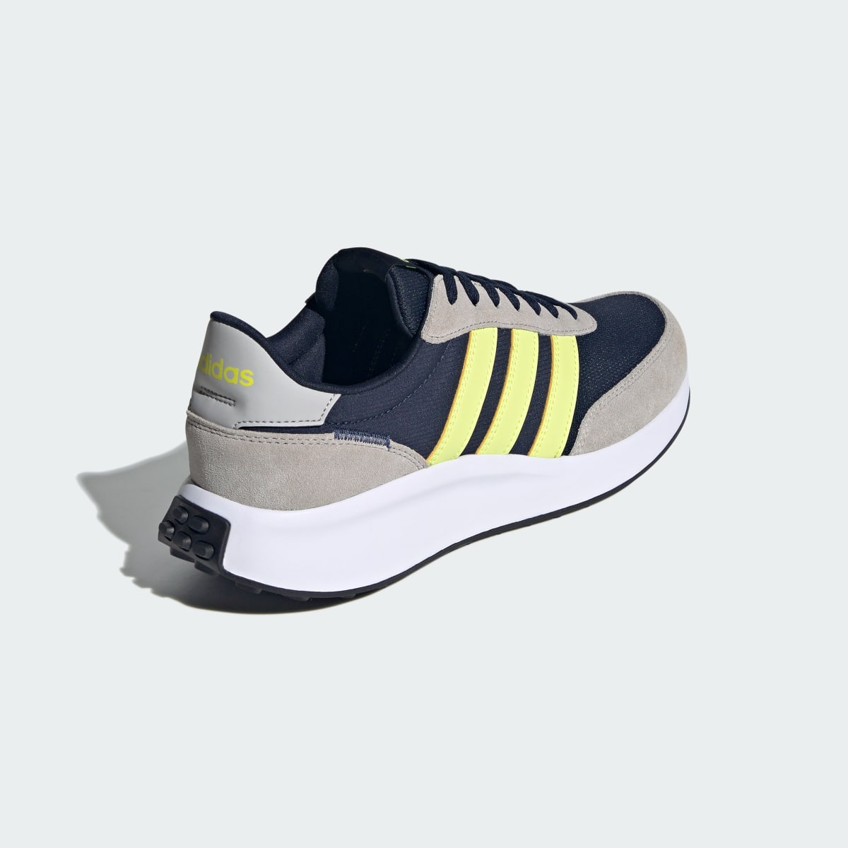 Adidas Tenis Run 70s. 6