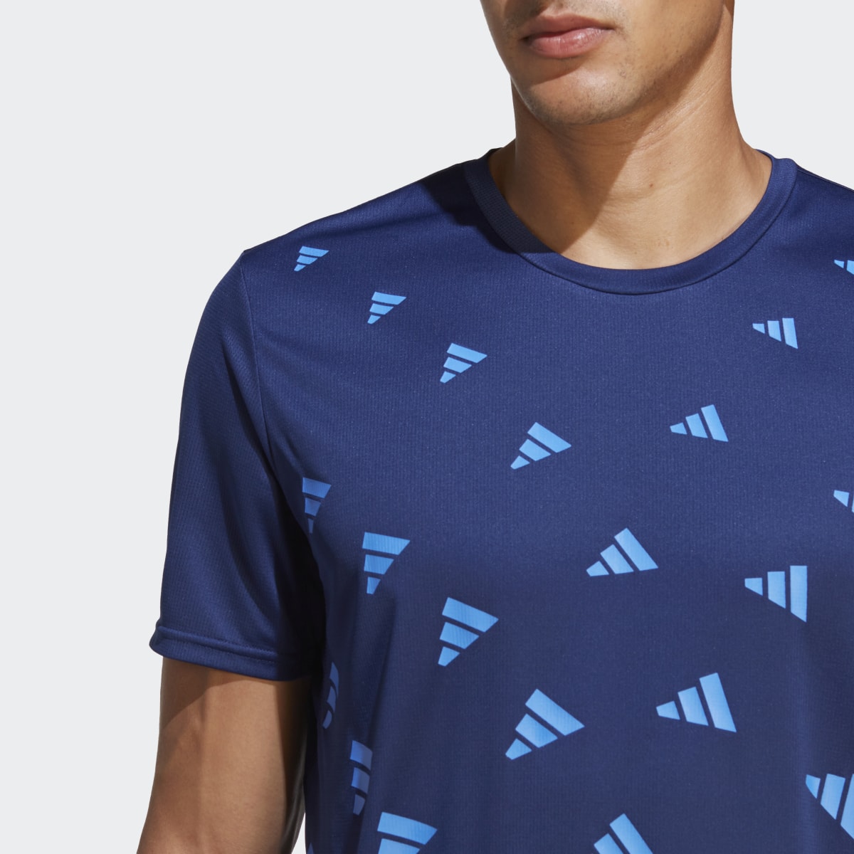 Adidas Playera Brand Love Estampada. 6