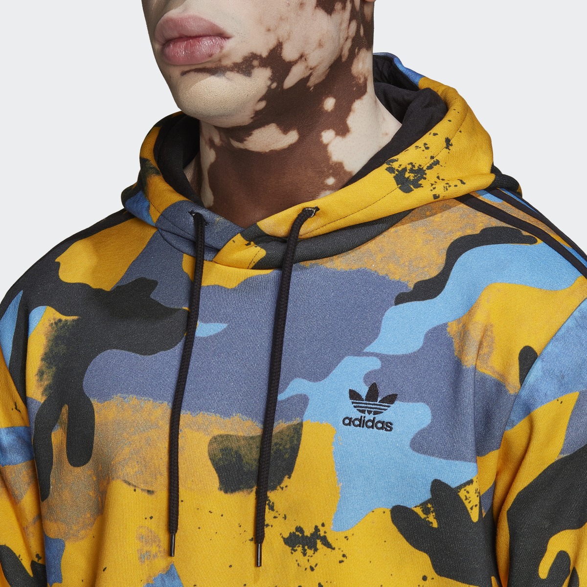 Adidas Sweat-shirt à capuche et imprimé camouflage intégral. 6