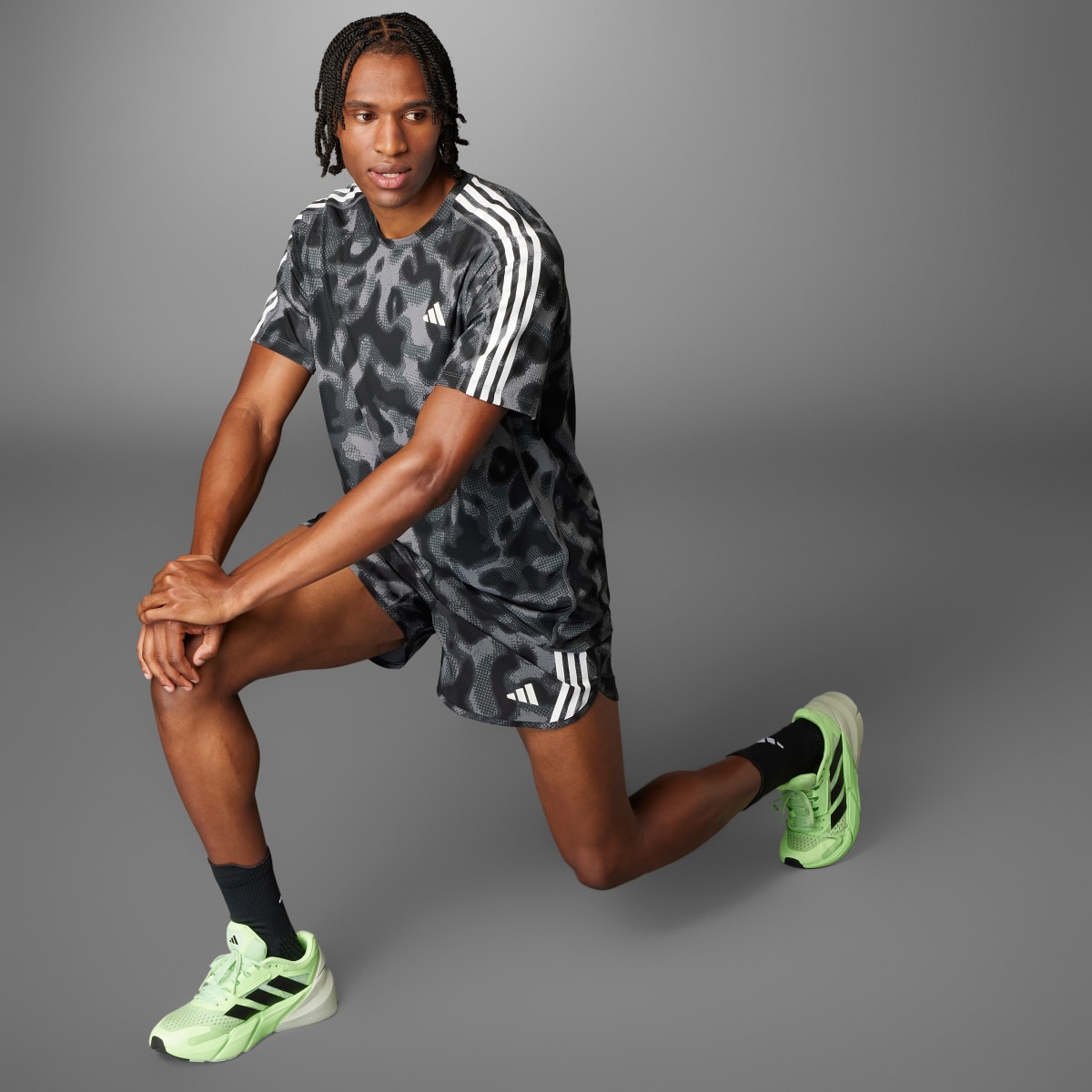 Adidas T-shirt Own the Run 3-Stripes Allover Print. 7