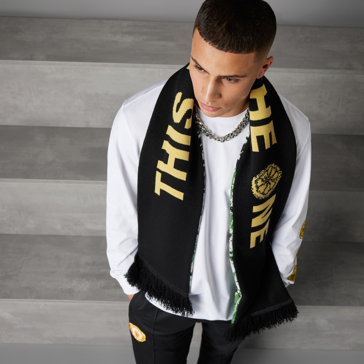 Adidas Manchester United Stone Roses Schal. 4 Adidas Manchester United Stone Roses Schal. 4