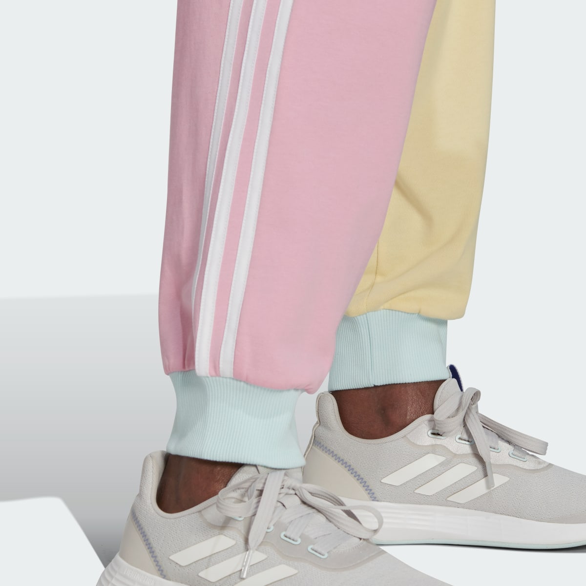 Adidas Calças Oversize 3-Stripes Essentials. 6