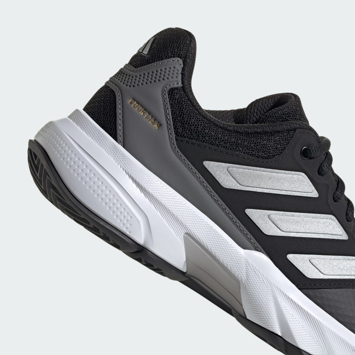 Adidas Chaussure de tennis CourtJam Control 3. 9