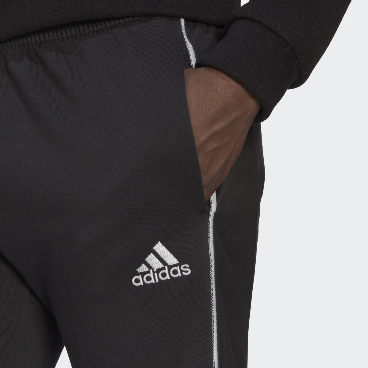 Adidas Calças em Fleece Essentials. 5