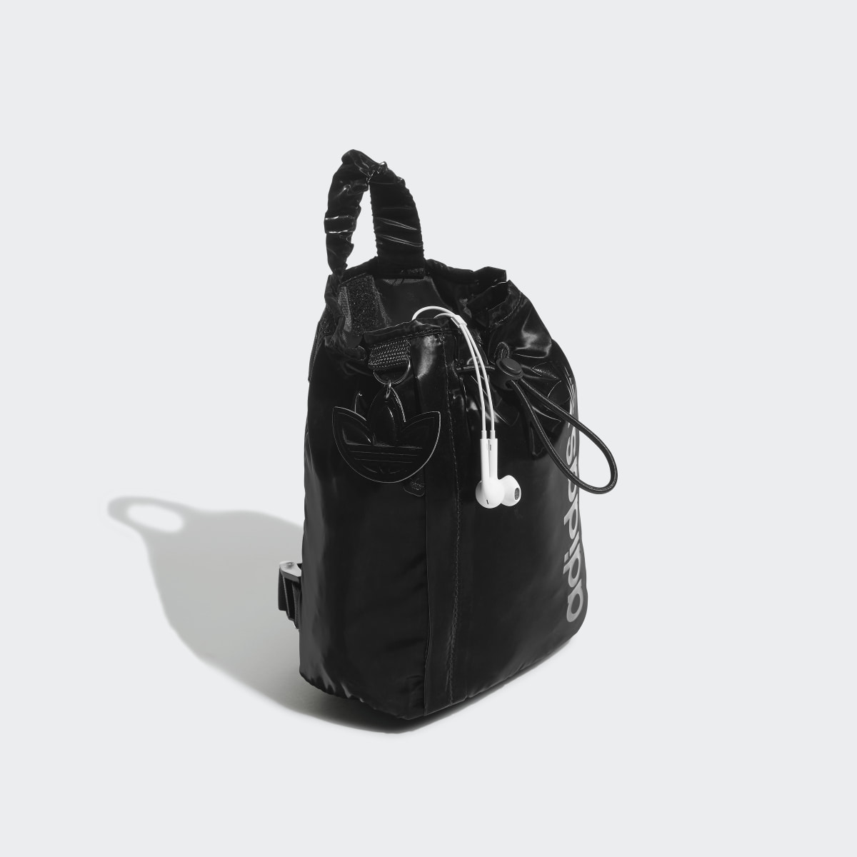 Adidas Minimochila Bucket. 5