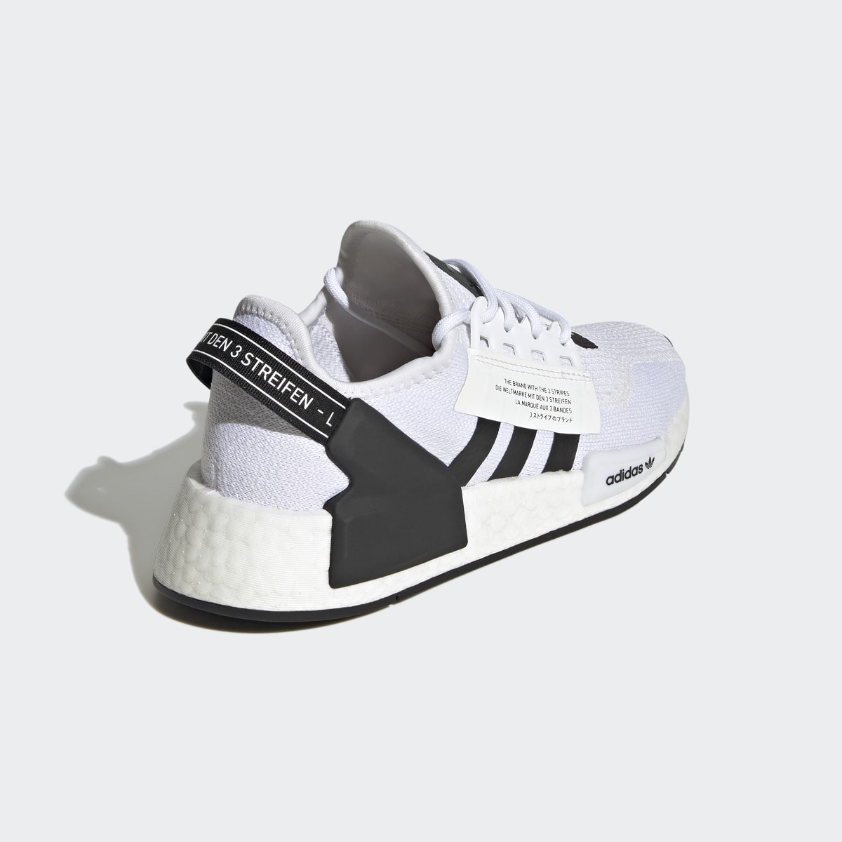 Adidas Chaussure NMD_R1 V2. 6