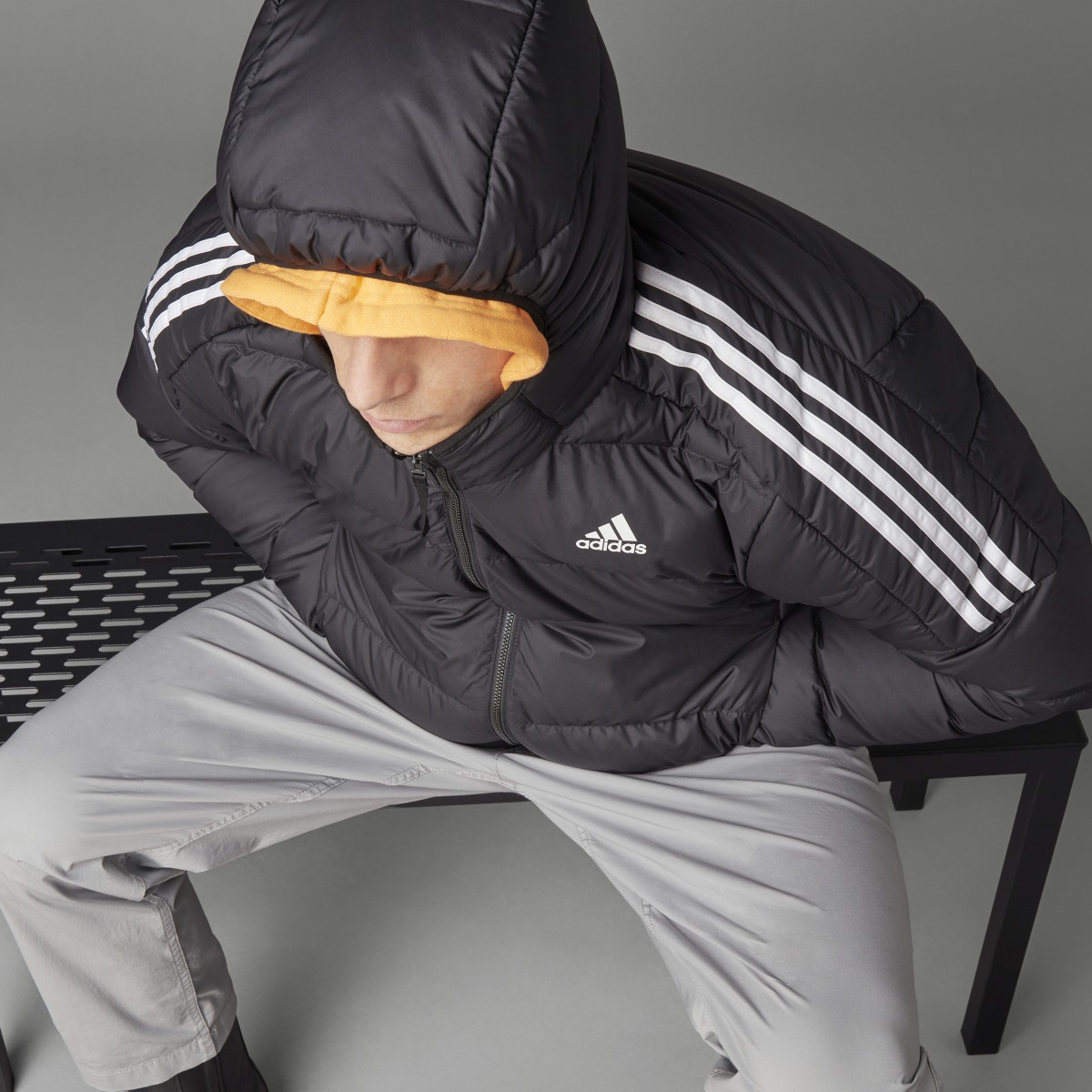 Adidas Chaqueta de plumón con capucha Essentials Midweight. 4