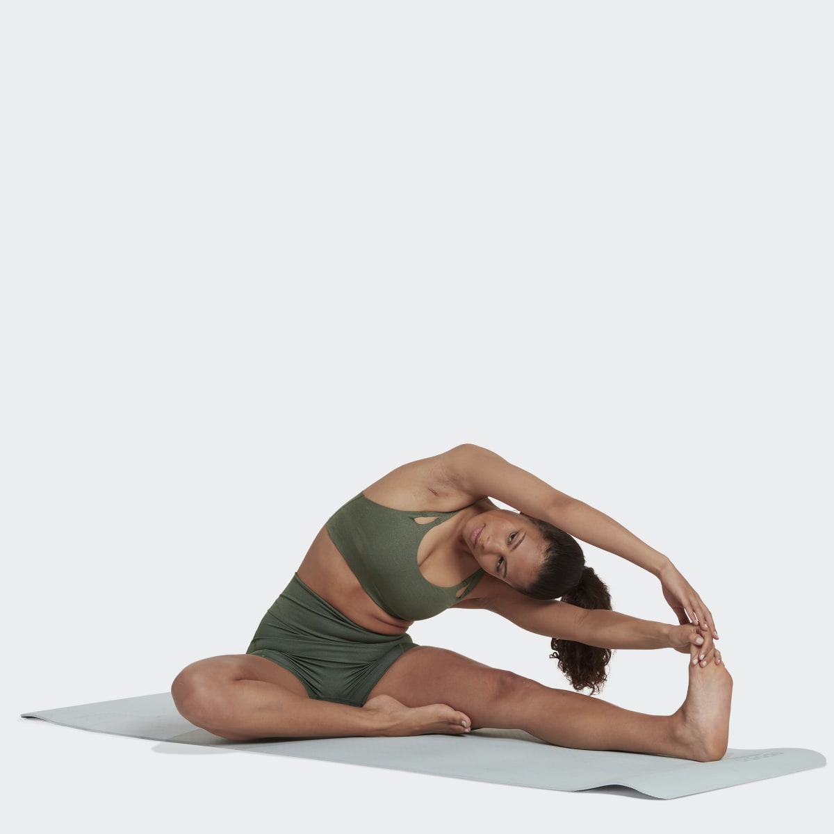 Adidas Yoga Luxe Studio Light-Support Fire Bra. 4