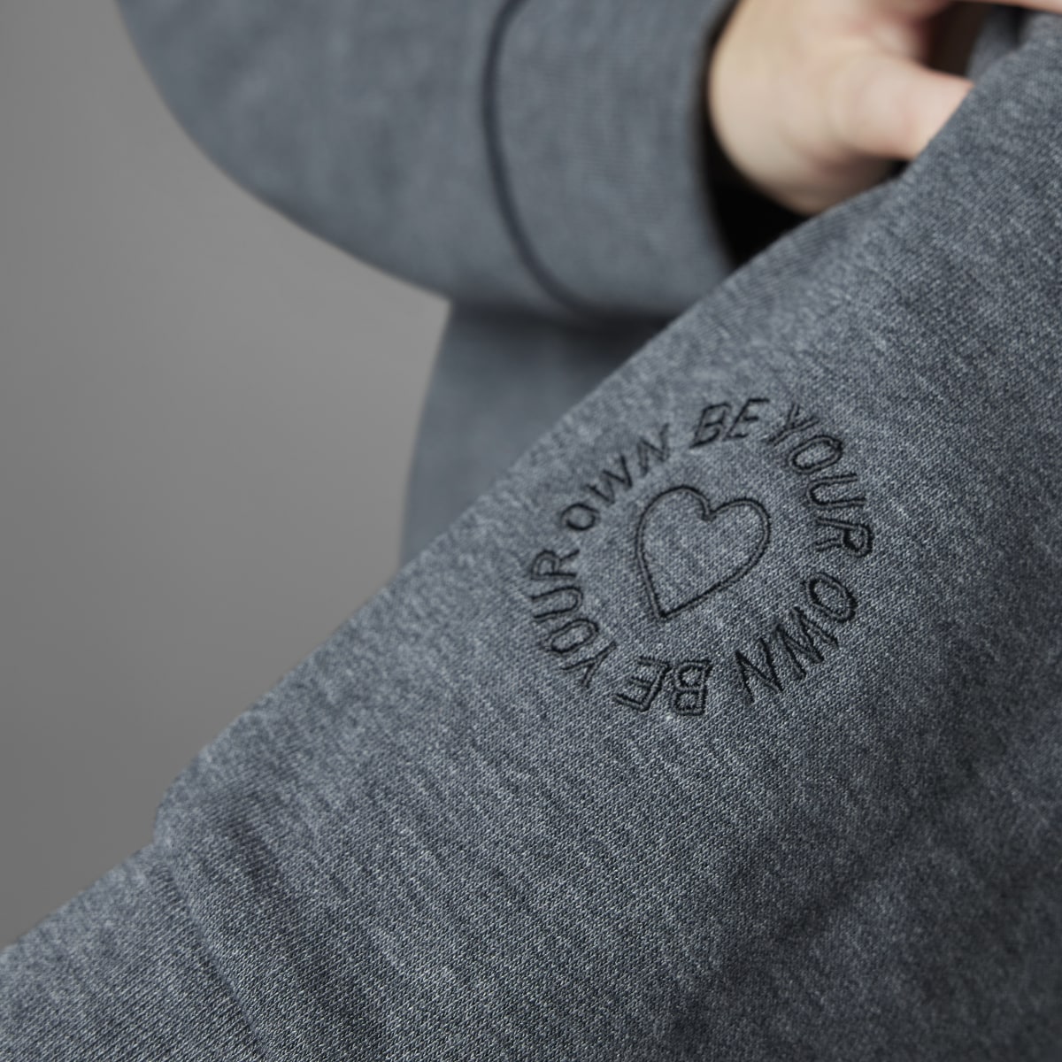 Adidas Sweat-shirt Saint-Valentin. 6