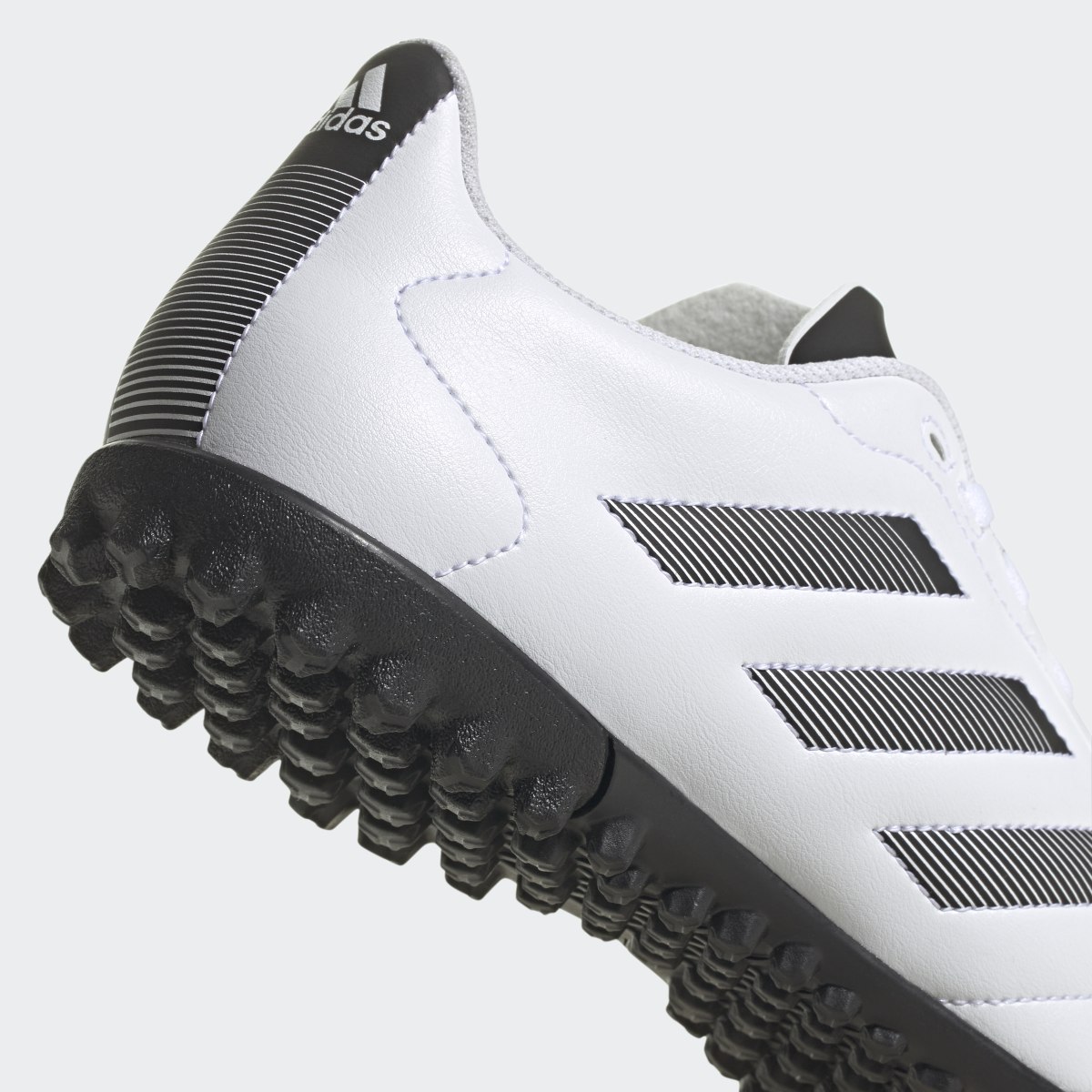 Adidas Calzado de Fútbol Goletto VIII Pasto Sintético. 8