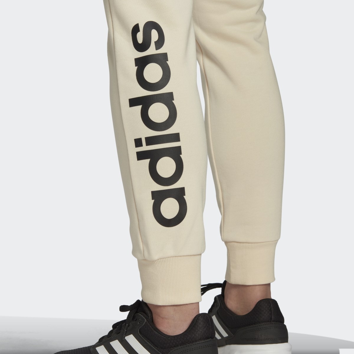 Adidas Pantaloni Essentials French Terry Logo. 6
