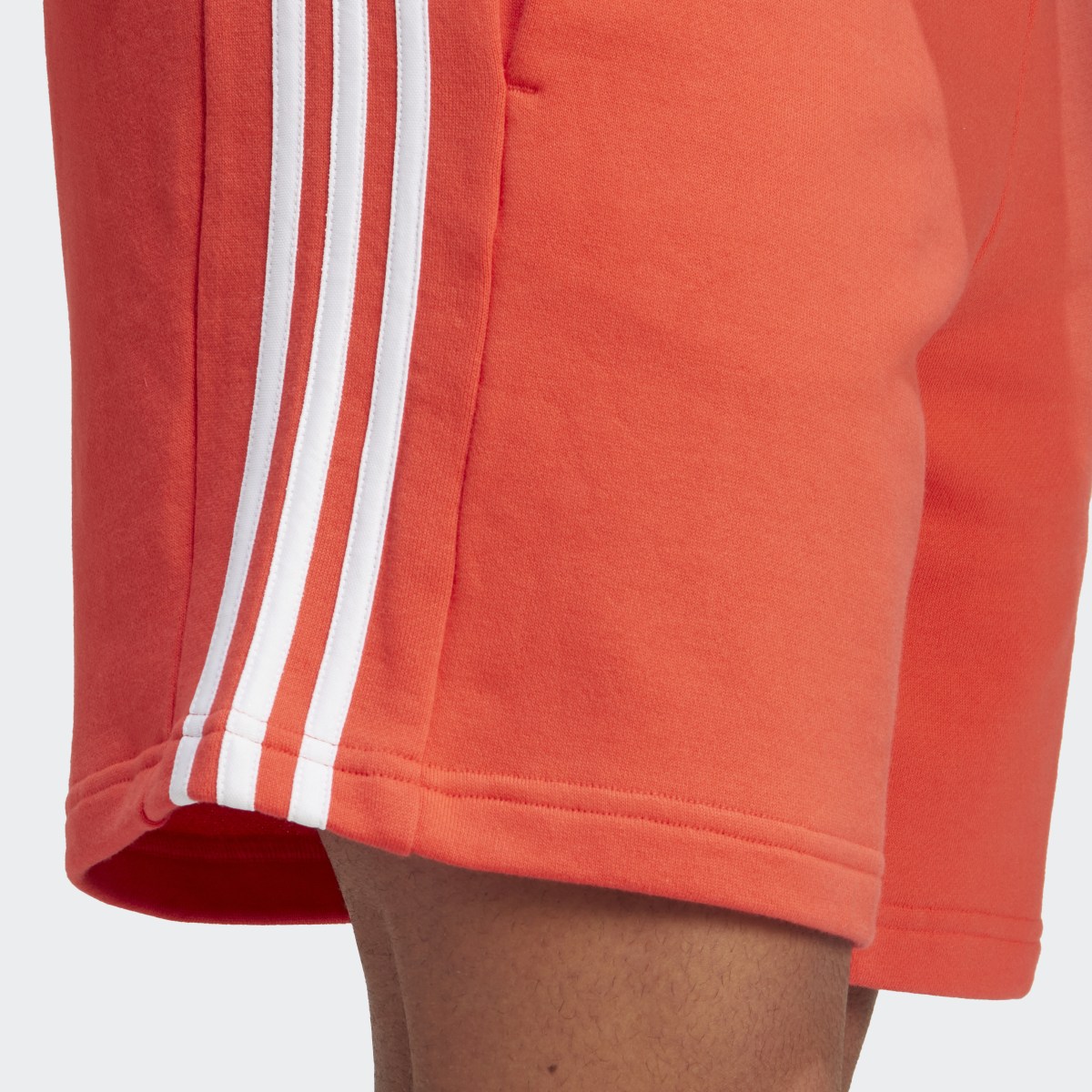 Adidas Essentials French Terry 3-Streifen Shorts. 6