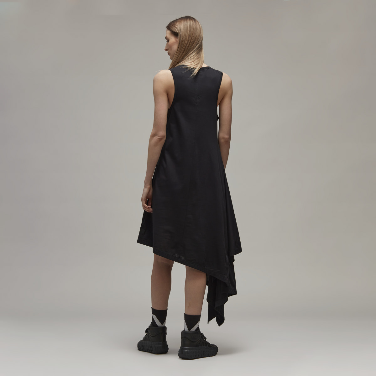 Adidas ASYMM DRESS. 4