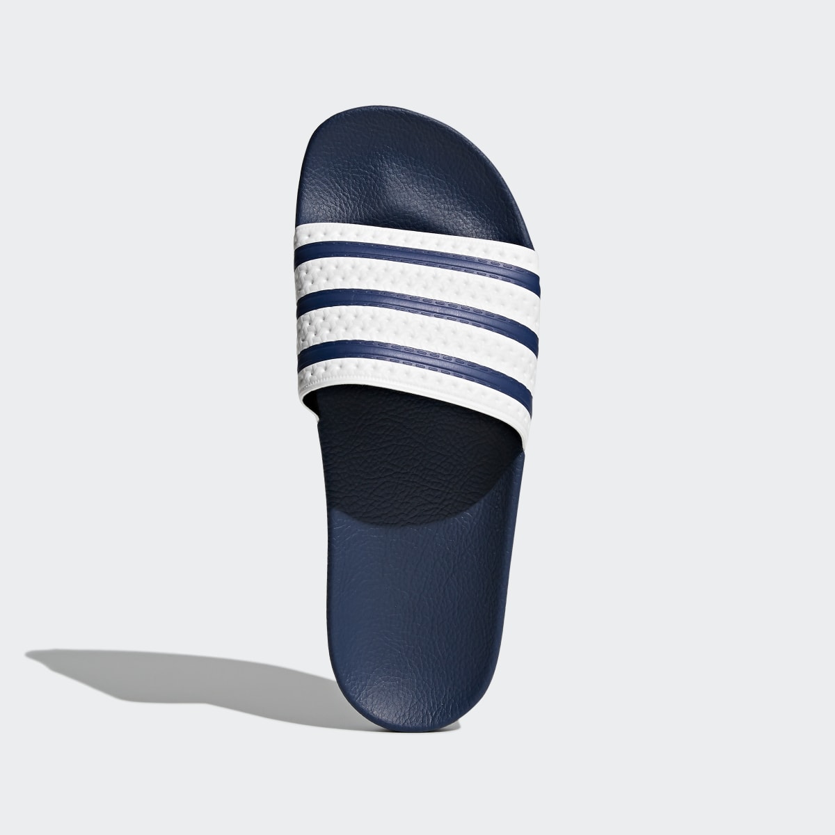 Adidas Adilette. 4