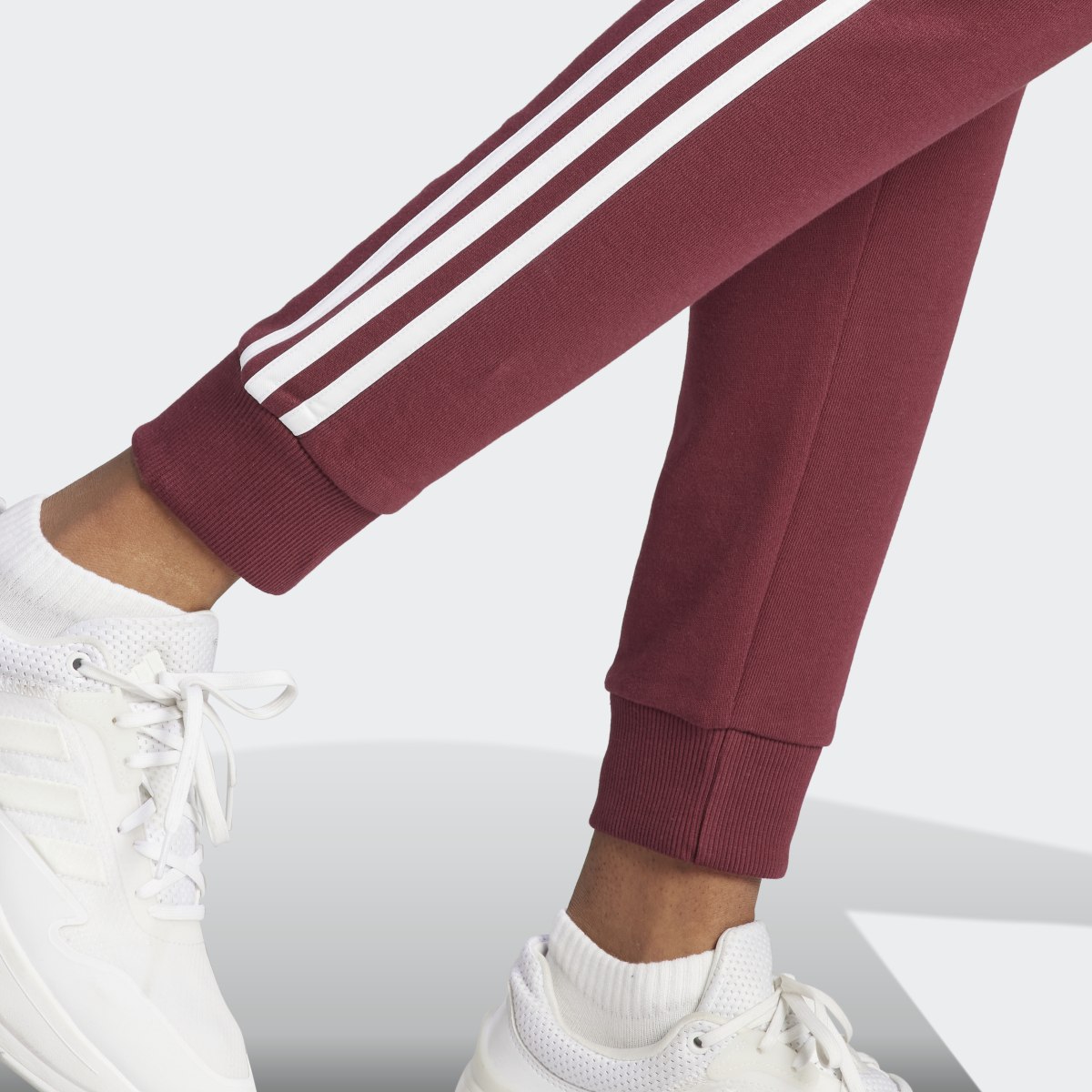 Adidas Pantalon fuselé en molleton à 3 bandes Essentials. 6