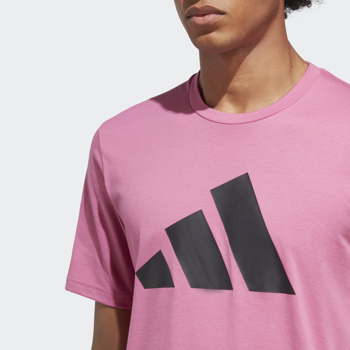 Adidas Playera Deportiva Train Essentials Feelready Logo. 6