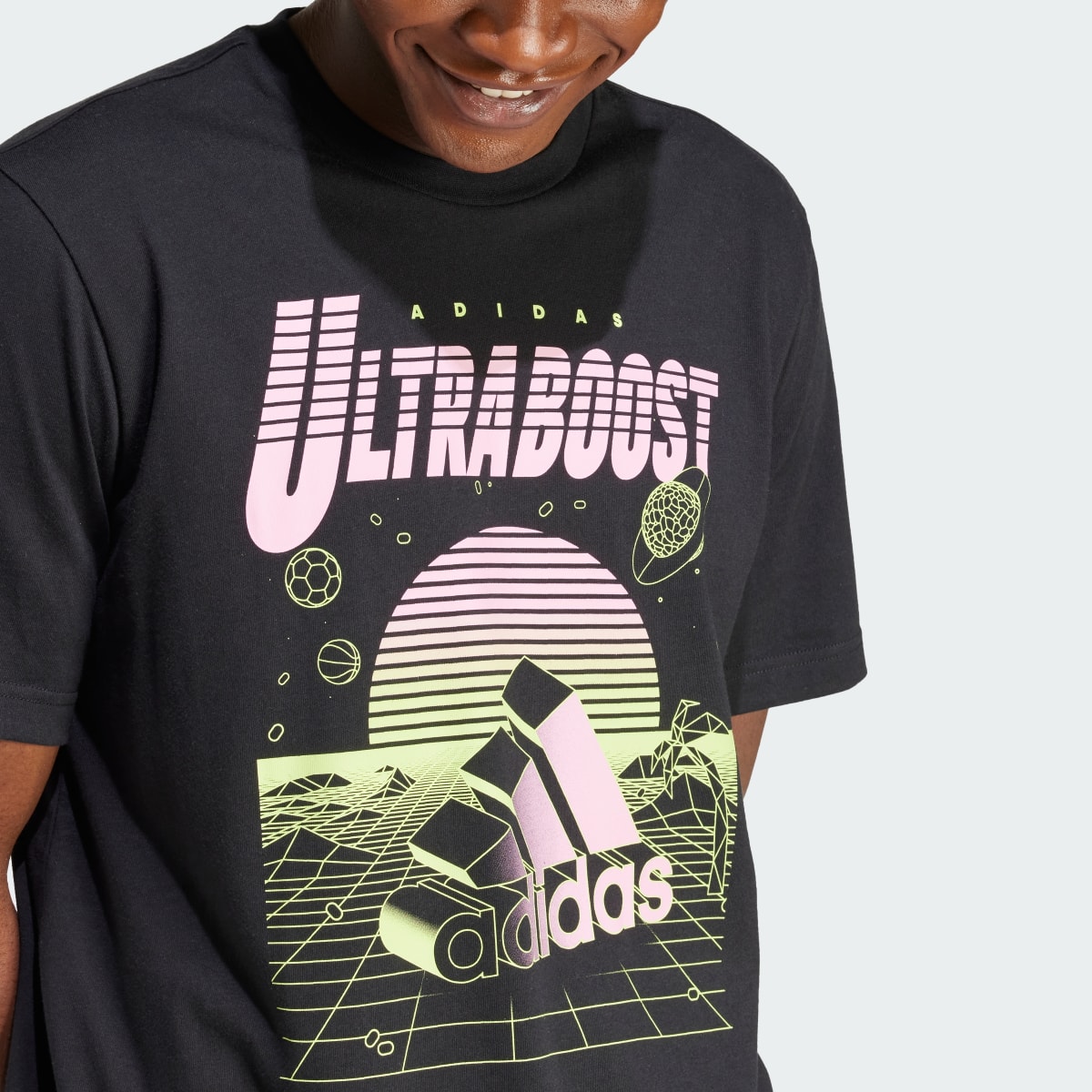 Adidas Neon Ultraboost Graphic Tişört. 6