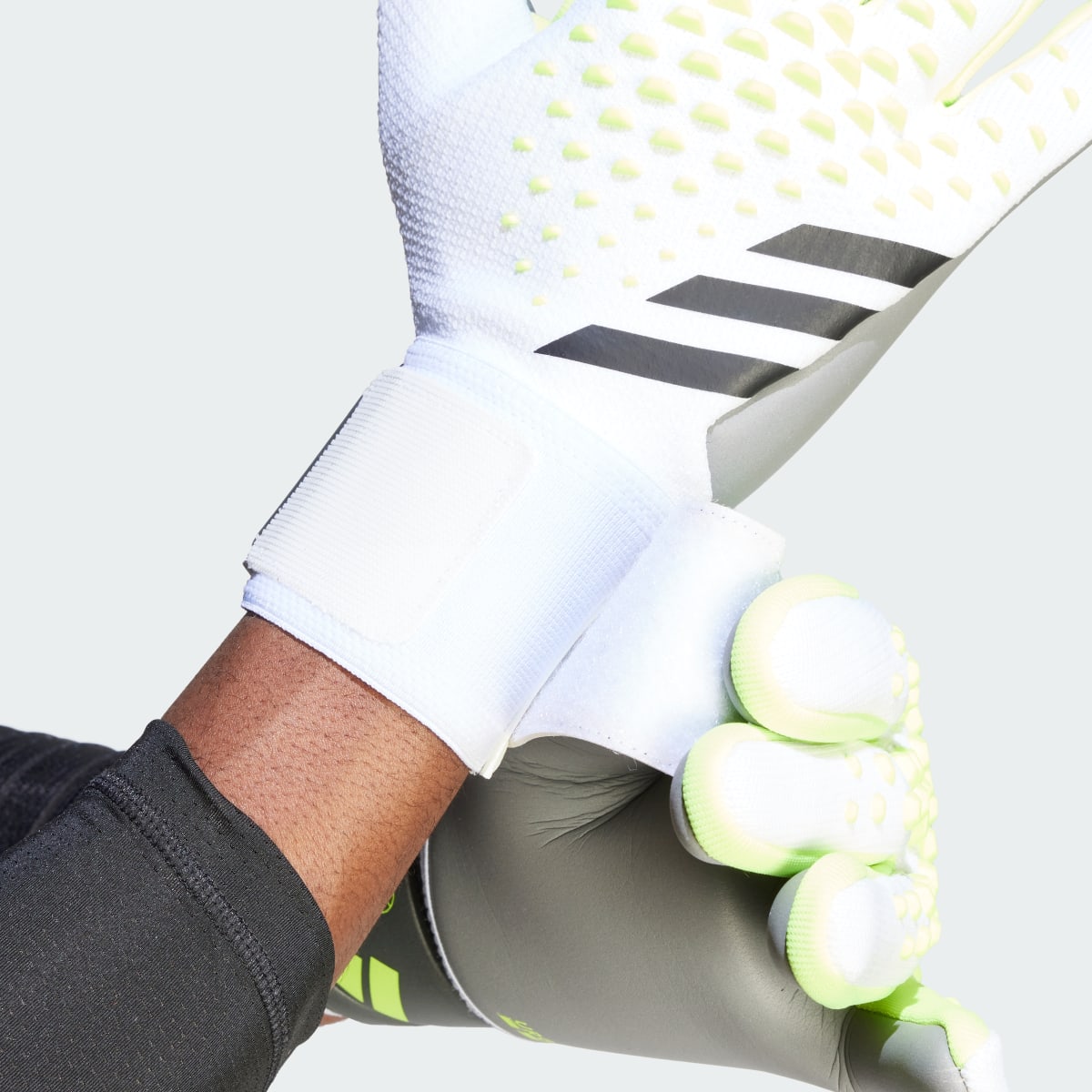 Adidas Predator League Goalkeeper Gloves. 4