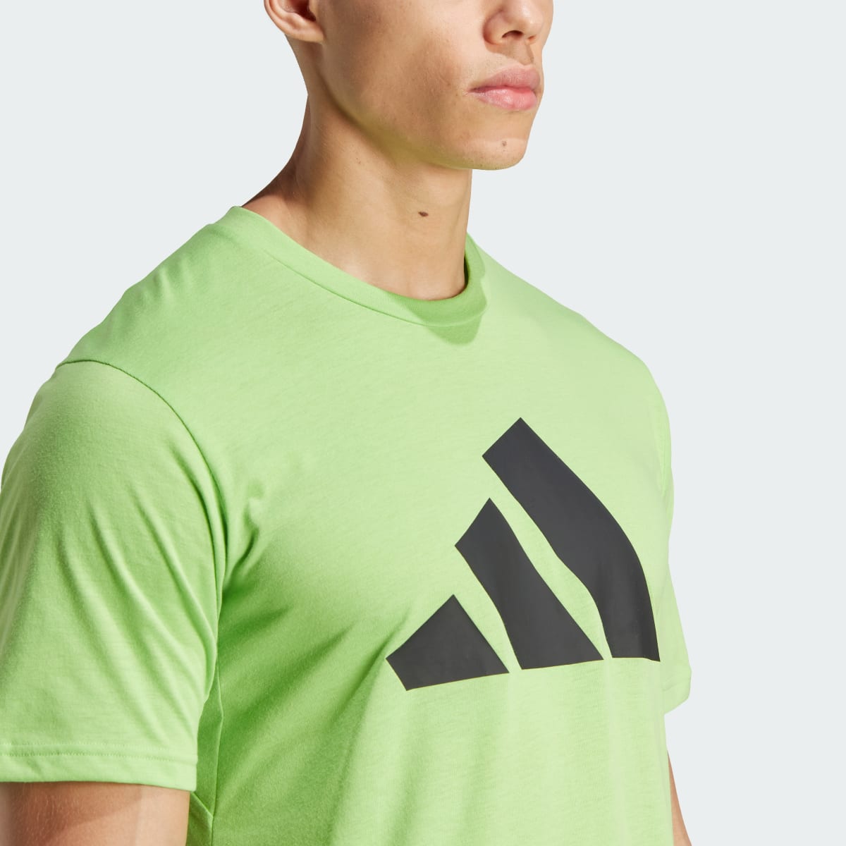 Adidas Playera Deportiva Train Essentials Feelready Logo. 6