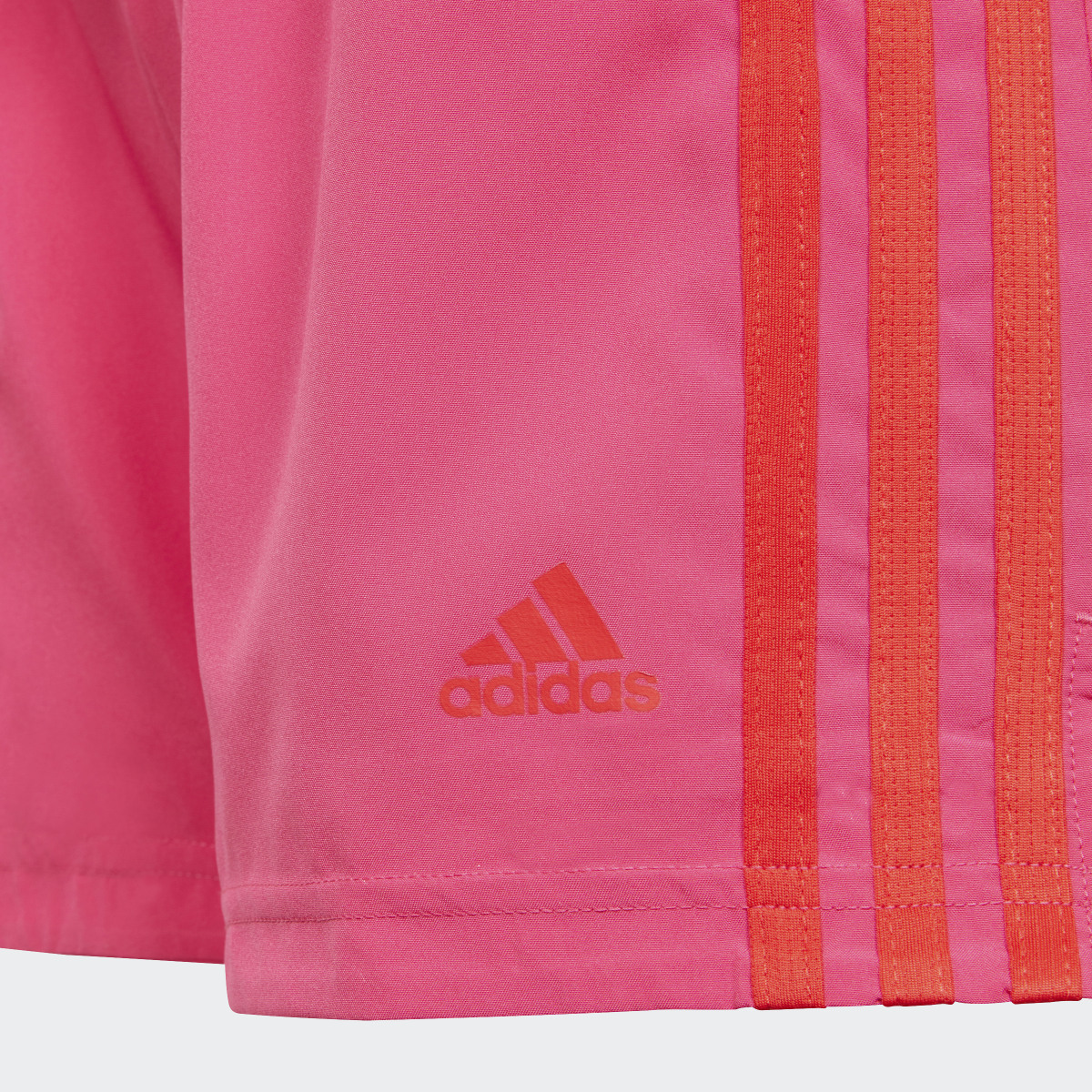 Adidas Designed To Move 3-Streifen Shorts. 5