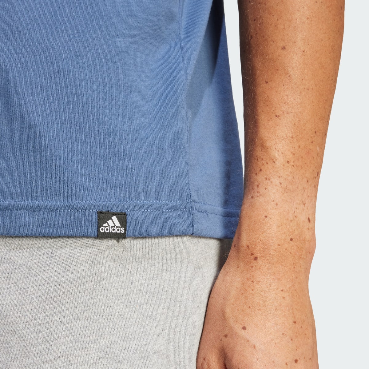 Adidas T-shirt Camo Linear Graphic. 7