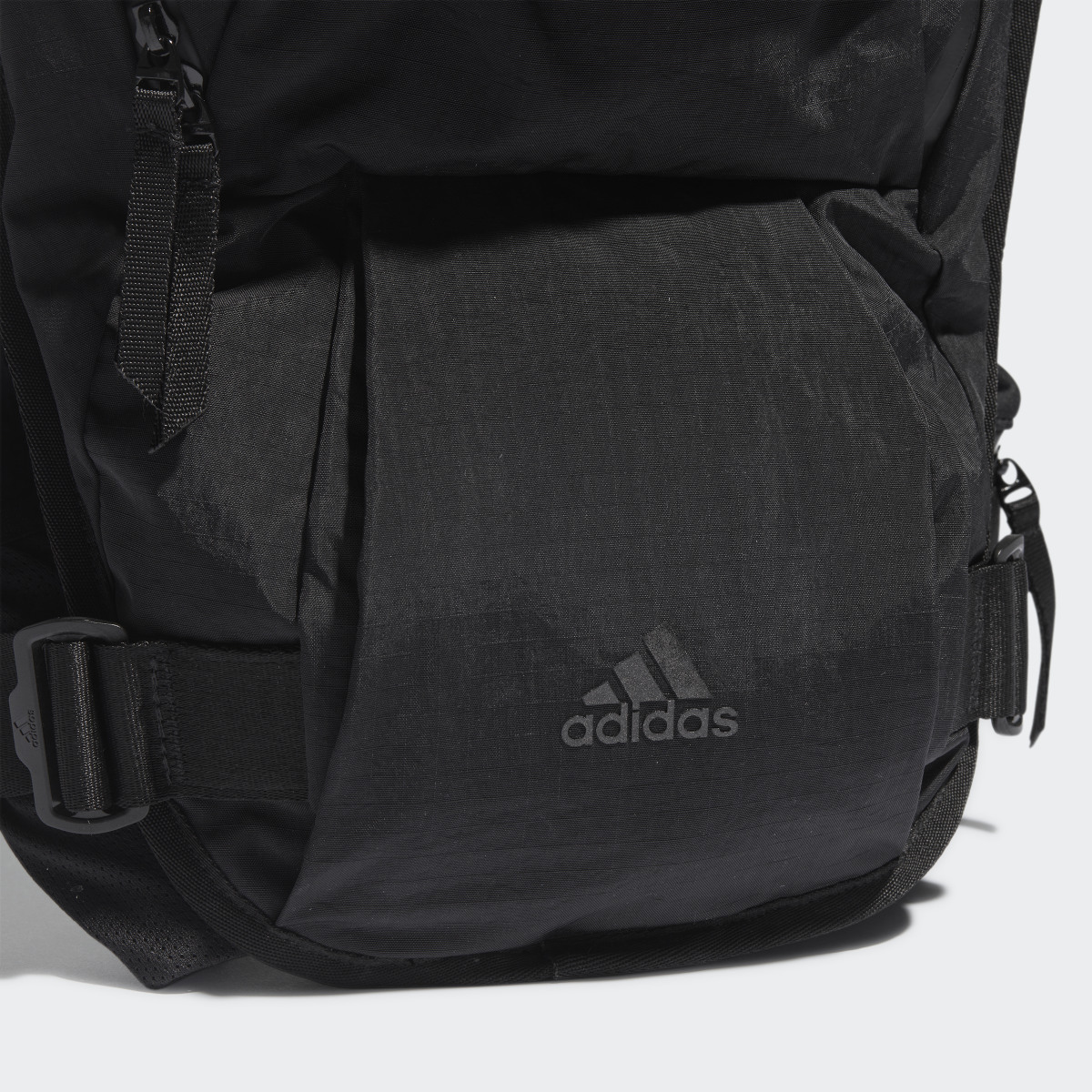 Adidas Mochila Híbrida X-City. 6