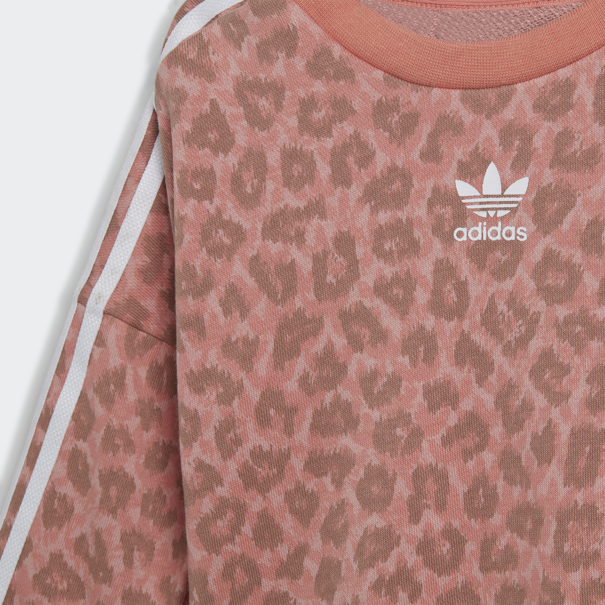 Adidas Animal Allover Print Sweatshirt und Hose Set. 8